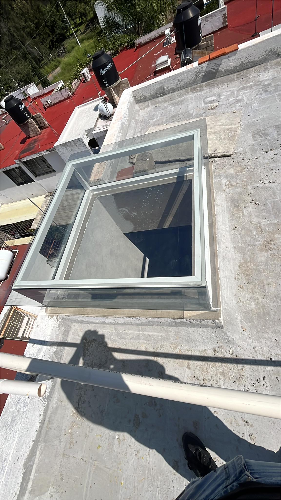 Domo en aluminio blanco con cristal templado 6 mm